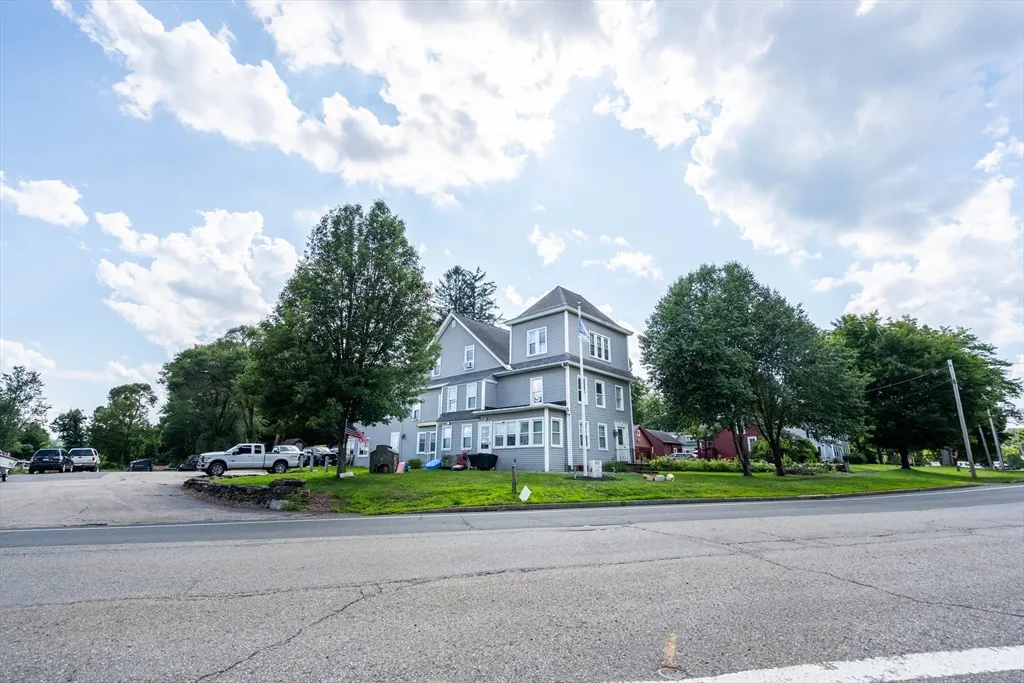 3 bed, 1 bath apartment for rent at 85 E Main Unit 3, West Brookfield