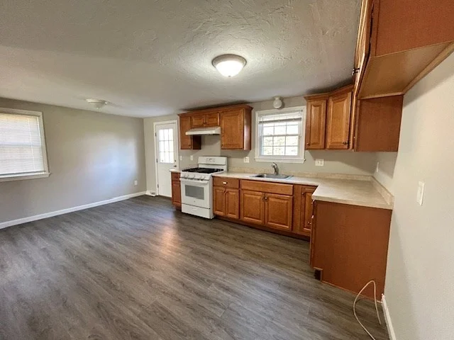 3 bed, 1 bath apartment for rent at 85 Emmet Unit 85, Brockton — photo 3 of 27