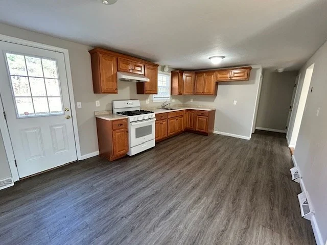 3 bed, 1 bath apartment for rent at 85 Emmet Unit 85, Brockton — photo 7 of 27