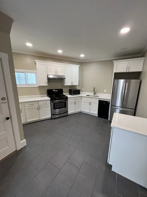 3 bed, 2 bath apartment for rent at 85 Faunbar Ave Unit 85, Cottage Hill — photo 5 of 20