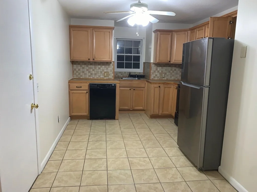 2 bed, 1 bath apartment for rent at 85 Ford St Unit E, Methuen — photo 1 of 9