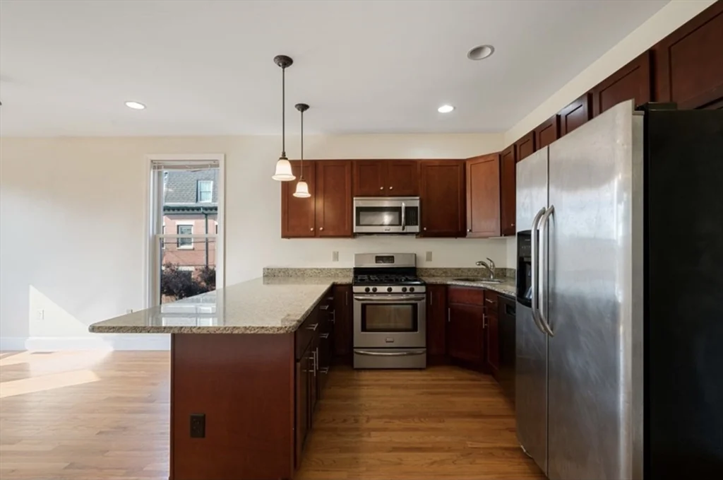 3 bed, 2 bath apartment for rent at 85 Fort Ave Unit 1, Roxbury — photo 2 of 20