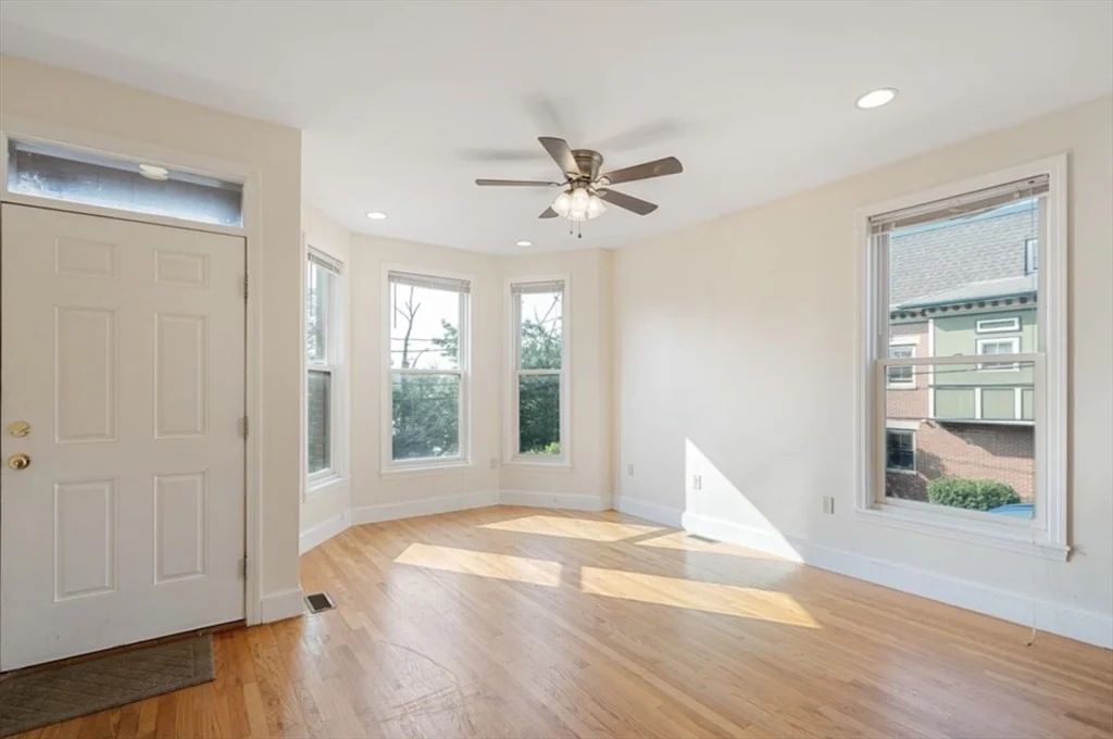 3 bed, 2 bath apartment for rent at 85 Fort Ave Unit 1, Roxbury — photo 4 of 20
