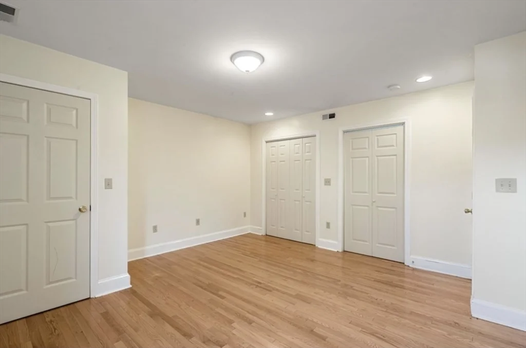 3 bed, 2 bath apartment for rent at 85 Fort Ave Unit 1, Roxbury — photo 10 of 20
