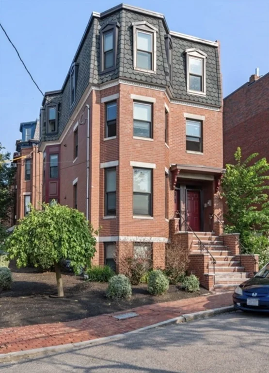 3 bed, 2 bath apartment for rent at 85 Fort Ave Unit 1, Roxbury — photo 17 of 20