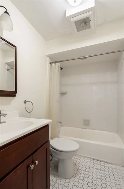 3 bed, 2 bath apartment for rent at 85 Fort Ave Unit 1, Roxbury — photo 11 of 20