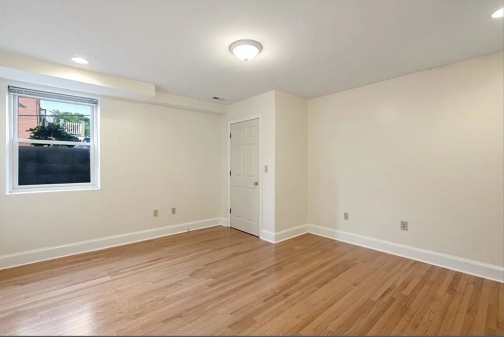 3 bed, 2 bath apartment for rent at 85 Fort Ave Unit 1, Roxbury — photo 8 of 20