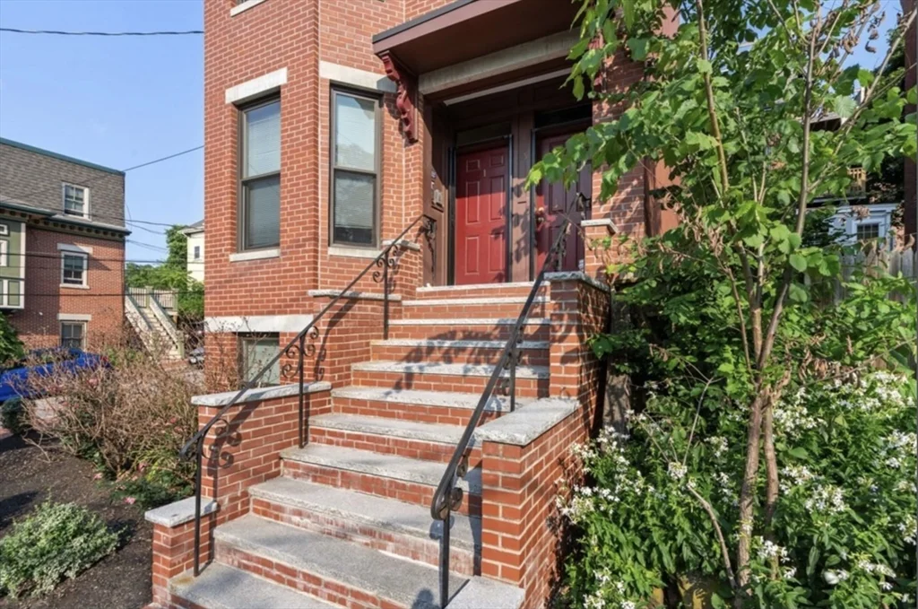 3 bed, 3 bath apartment for rent at 85 Fort Ave Unit 2, Roxbury — photo 17 of 18