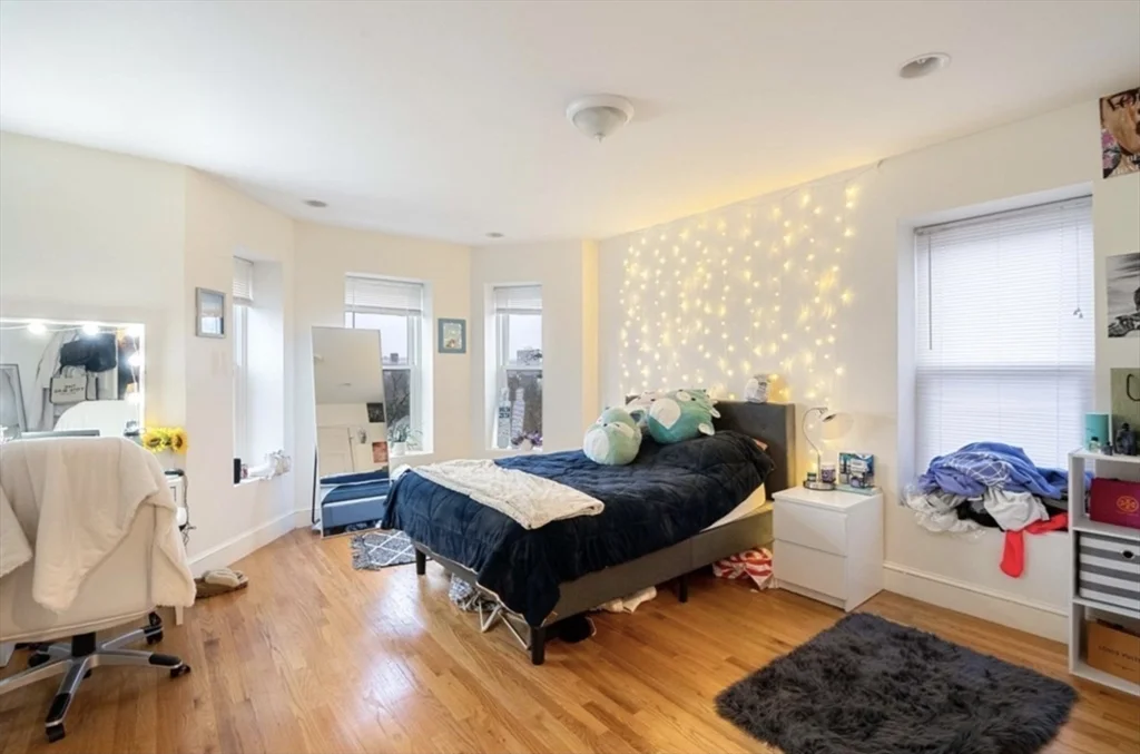 3 bed, 3 bath apartment for rent at 85 Fort Ave Unit 2, Roxbury — photo 10 of 18