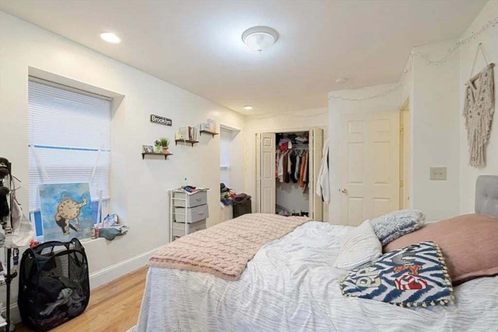 3 bed, 3 bath apartment for rent at 85 Fort Ave Unit 2, Roxbury — photo 9 of 18