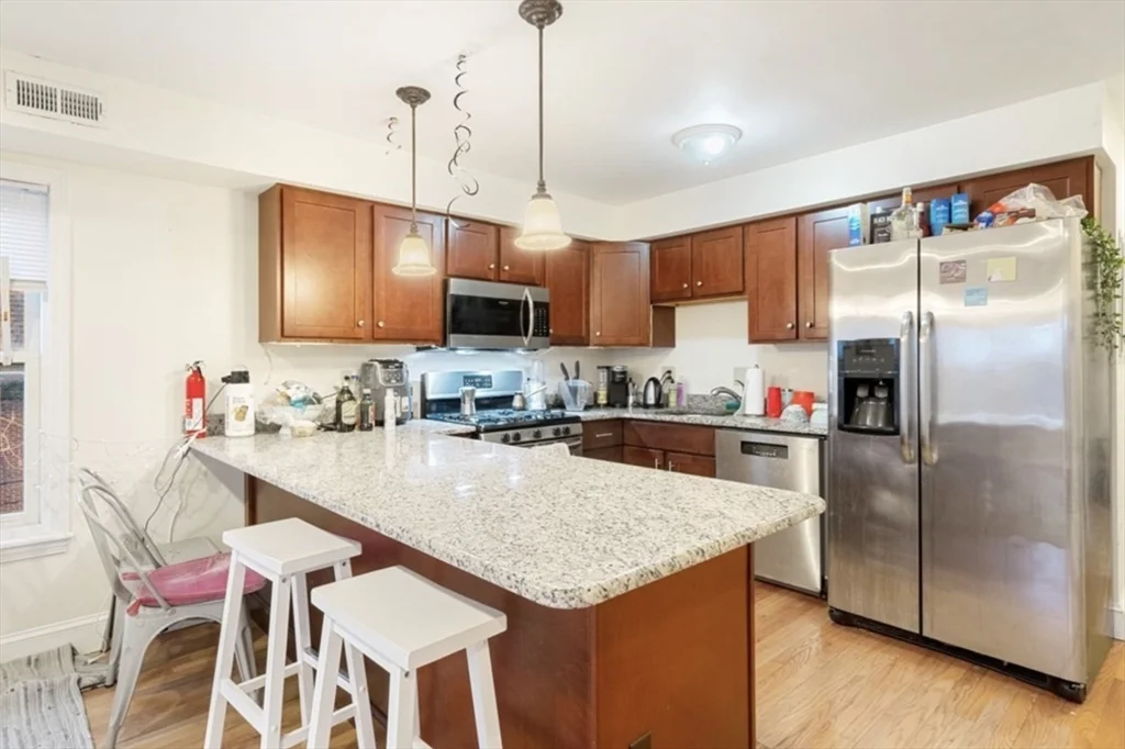 3 bed, 3 bath apartment for rent at 85 Fort Ave Unit 2, Roxbury — photo 3 of 18