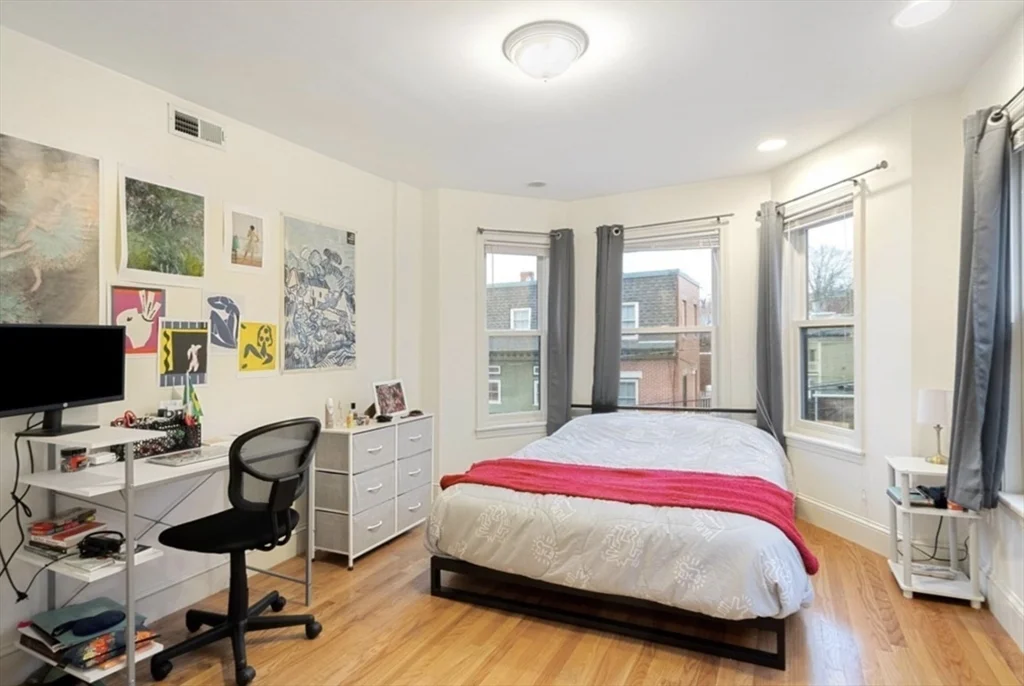 3 bed, 3 bath apartment for rent at 85 Fort Ave Unit 2, Roxbury — photo 5 of 18