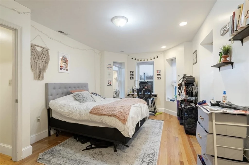 3 bed, 3 bath apartment for rent at 85 Fort Ave Unit 2, Roxbury — photo 8 of 18