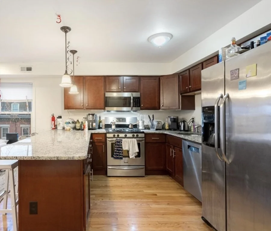 3 bed, 3 bath apartment for rent at 85 Fort Ave Unit 2, Roxbury — photo 4 of 18