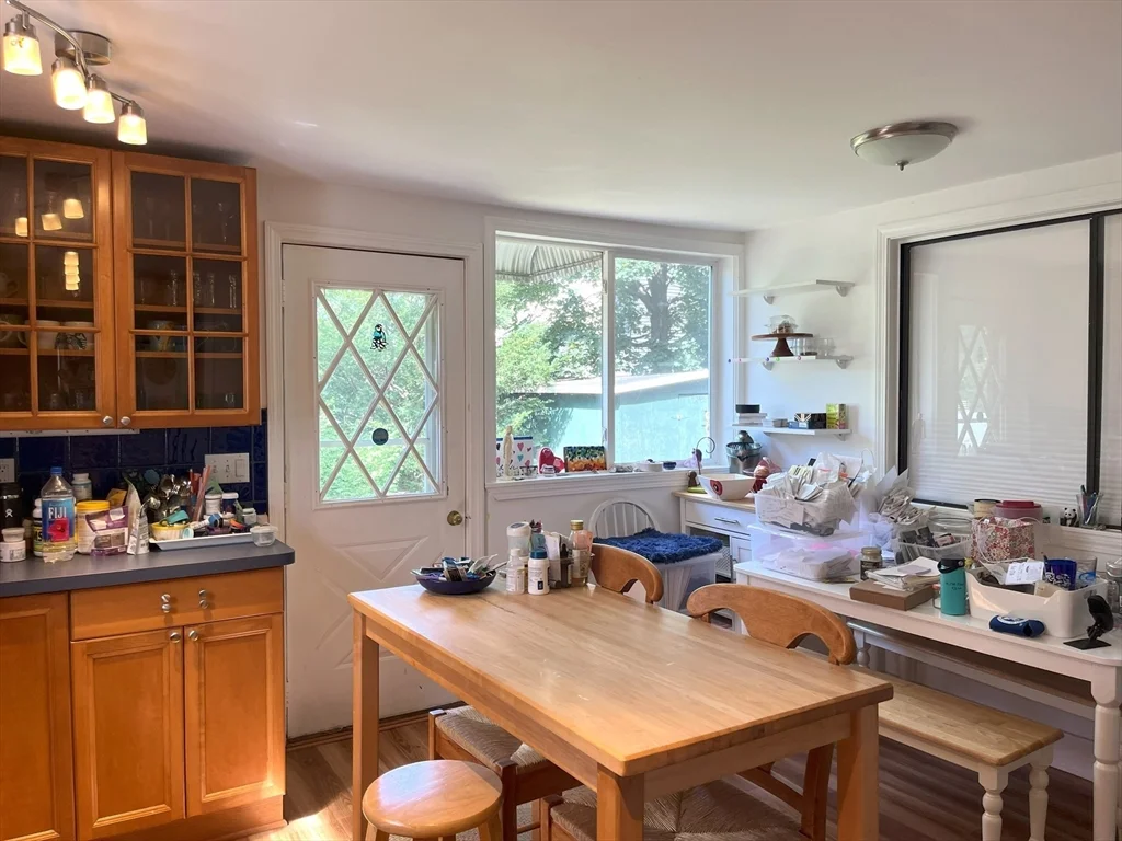 3 bed, 2 bath apartment for rent at 85 Gardner St, Newton — photo 3 of 16
