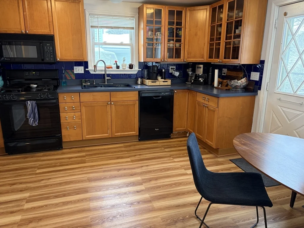 3 bed, 2 bath apartment for rent at 85 Gardner St, Newton — photo 1 of 16