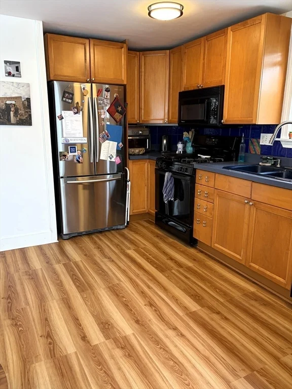 3 bed, 2 bath apartment for rent at 85 Gardner St, Newton — photo 4 of 16