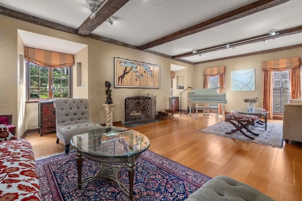 5 bed, 4+ bath apartment for rent at 85 Gate House Rd, Chestnut Hill — photo 5 of 12