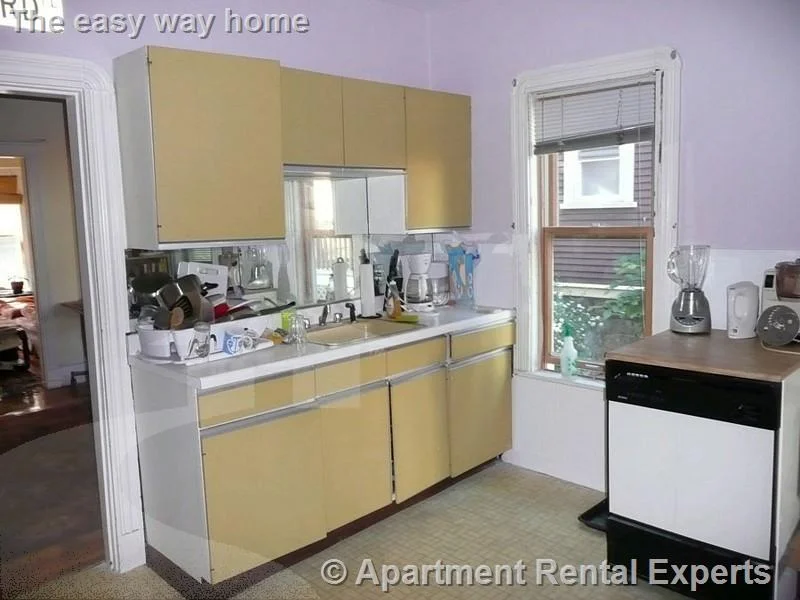 4 bed, 1 bath apartment for rent at 85 Lowden Ave Unit 1, Davis Square — photo 7 of 8