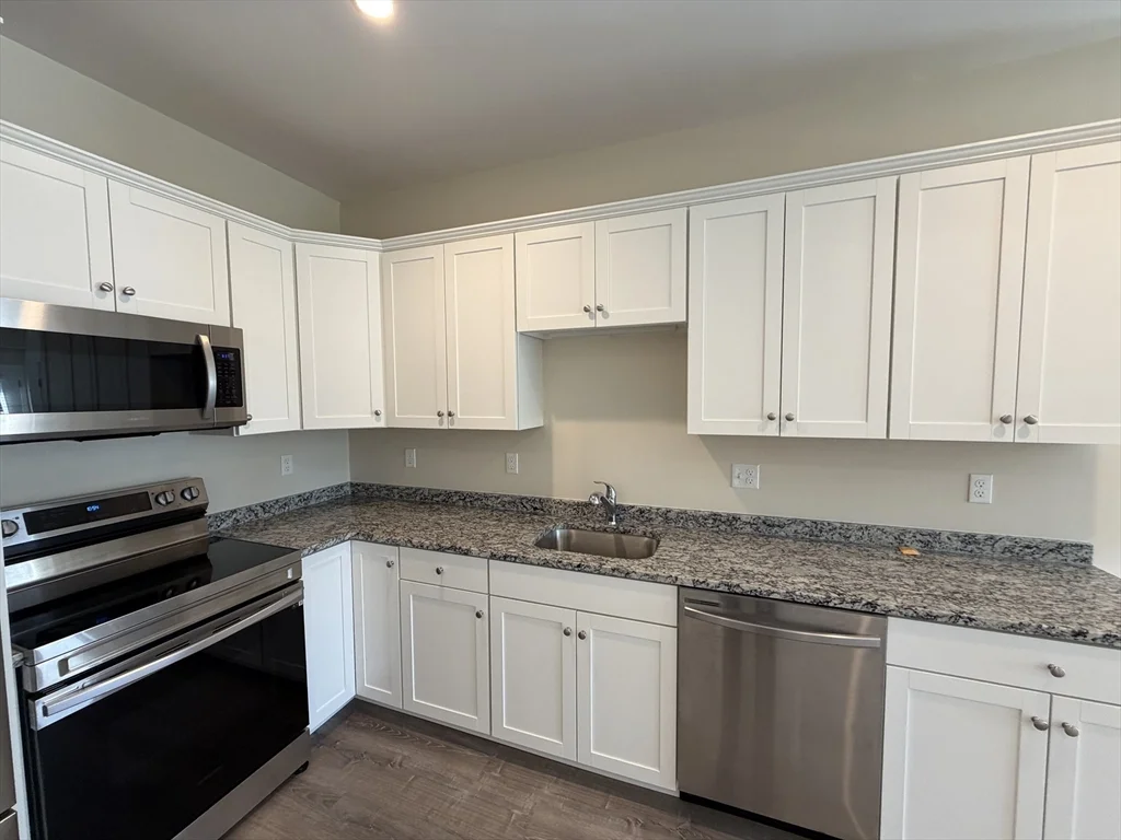 2 bed, 1 bath apartment for rent at 85 Lowell St Unit 1, Peabody — photo 6 of 17