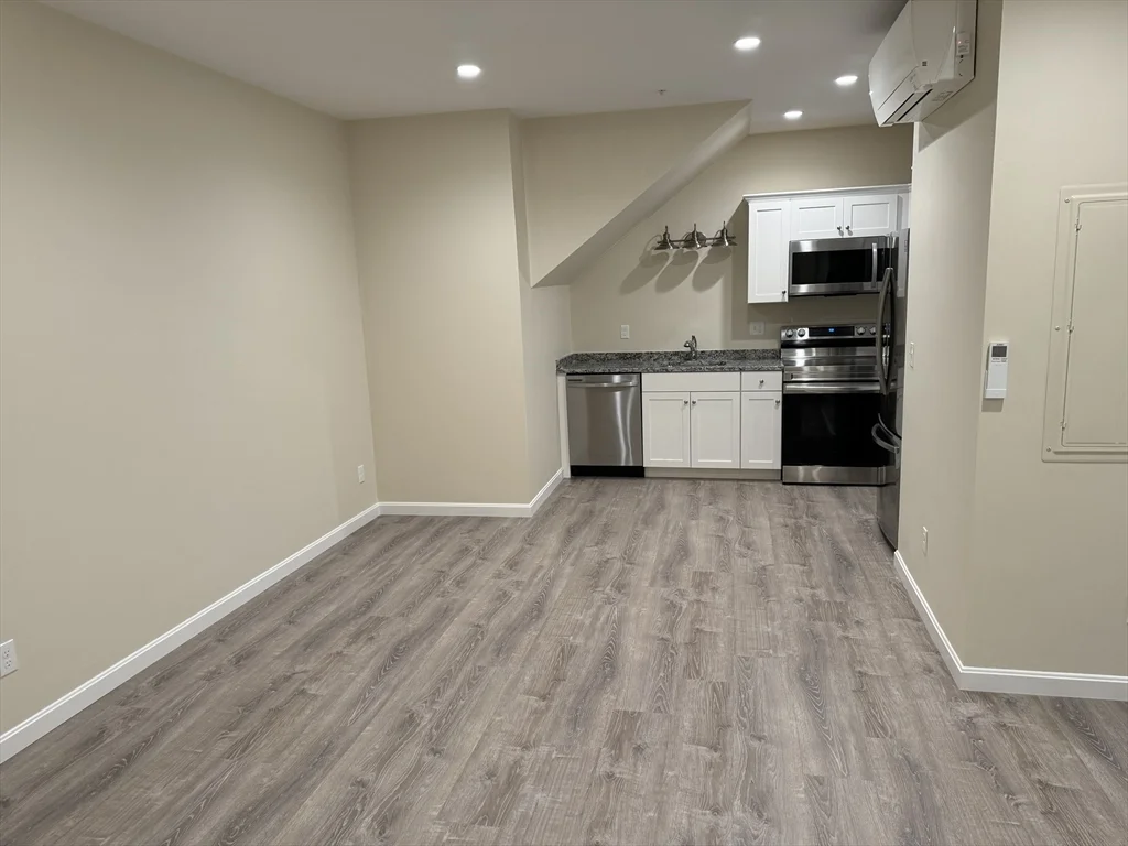 2 bed, 1 bath apartment for rent at 85 Lowell St Unit 3, Peabody — photo 9 of 19