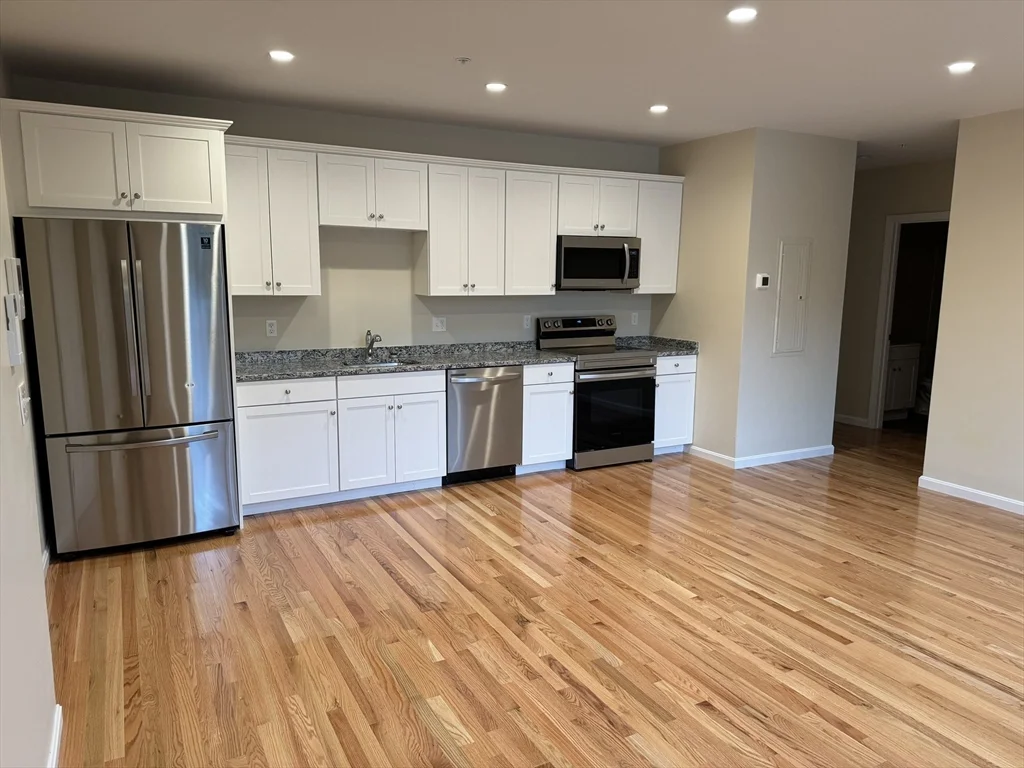 2 bed, 1 bath apartment for rent at 85 Lowell St Unit 5, Peabody — photo 3 of 16