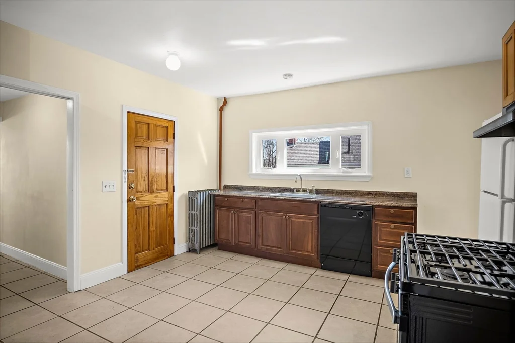 2 bed, 1 bath apartment for rent at 85 Lynnfield St Unit 2, Lynn — photo 4 of 15