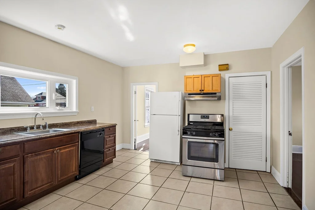 2 bed, 1 bath apartment for rent at 85 Lynnfield St Unit 2, Lynn — photo 5 of 15