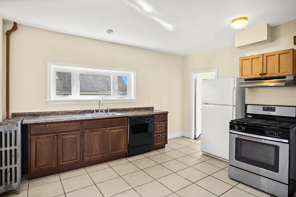 2 bed, 1 bath apartment for rent at 85 Lynnfield St Unit 2, Lynn — photo 3 of 15