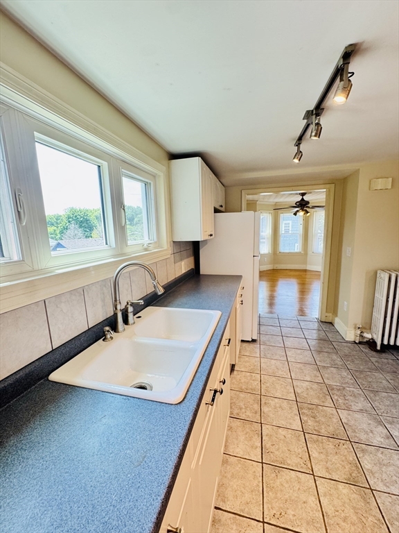 2 bed, 1 bath apartment for rent at 85 Lynnfield Unit 3, Lynn — photo 3 of 9