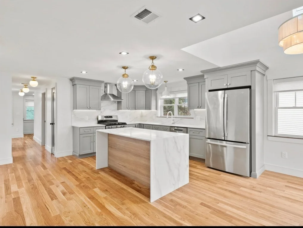 3 bed, 2 bath apartment for rent at 85 Morton Ave Unit 2, Medford — photo 1 of 18