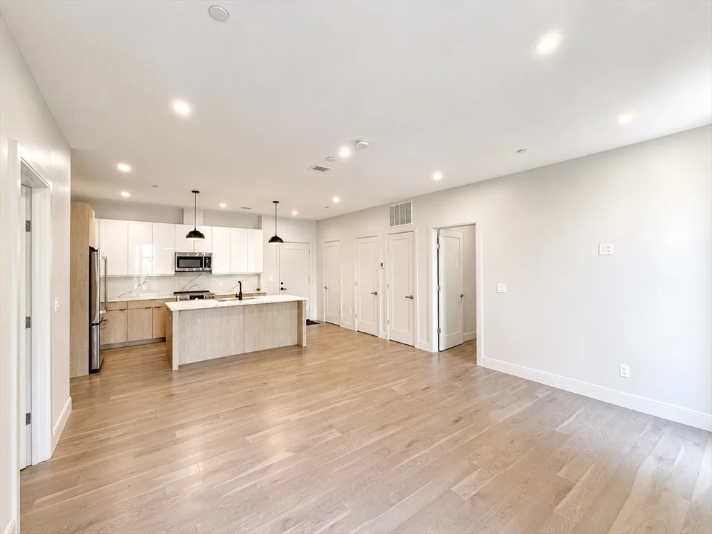 2 bed, 2 bath apartment for rent at 85 Myrtle St Unit 107, Quincy — photo 4 of 16