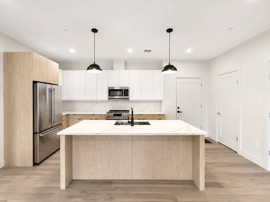 2 bed, 2 bath apartment for rent at 85 Myrtle St Unit 107, Quincy — photo 3 of 16