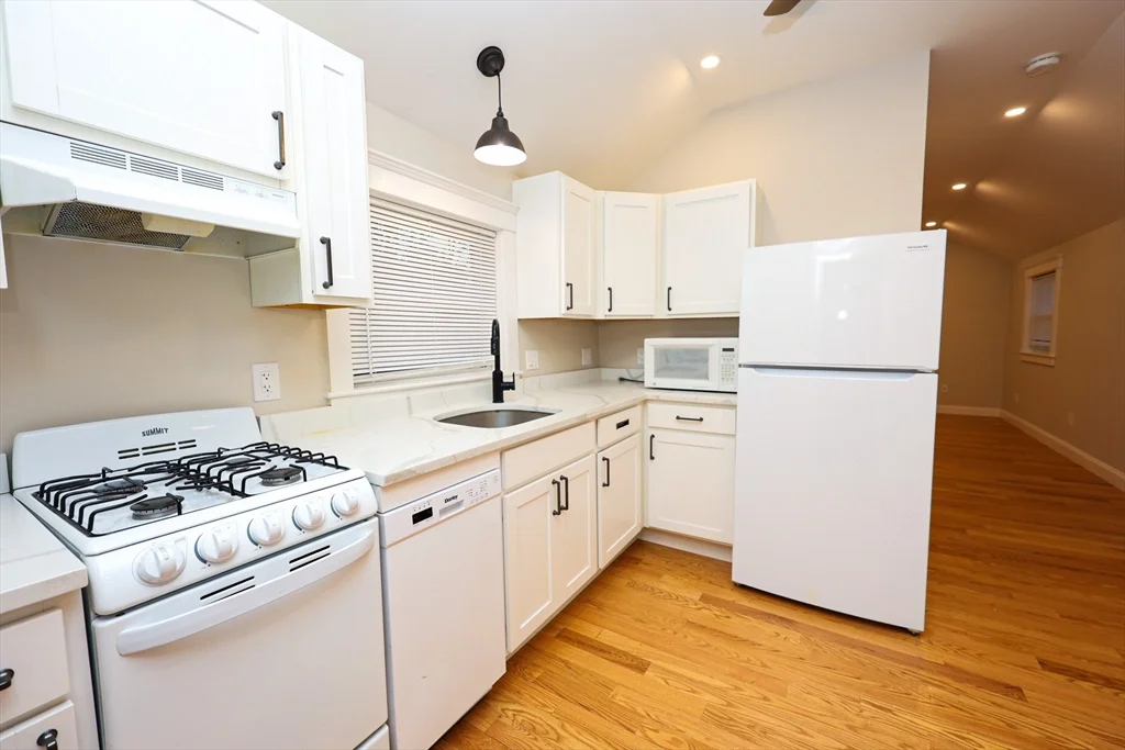 3 bed, 1 bath apartment for rent at 85 Oak St Unit 85, Randolph — photo 21 of 26