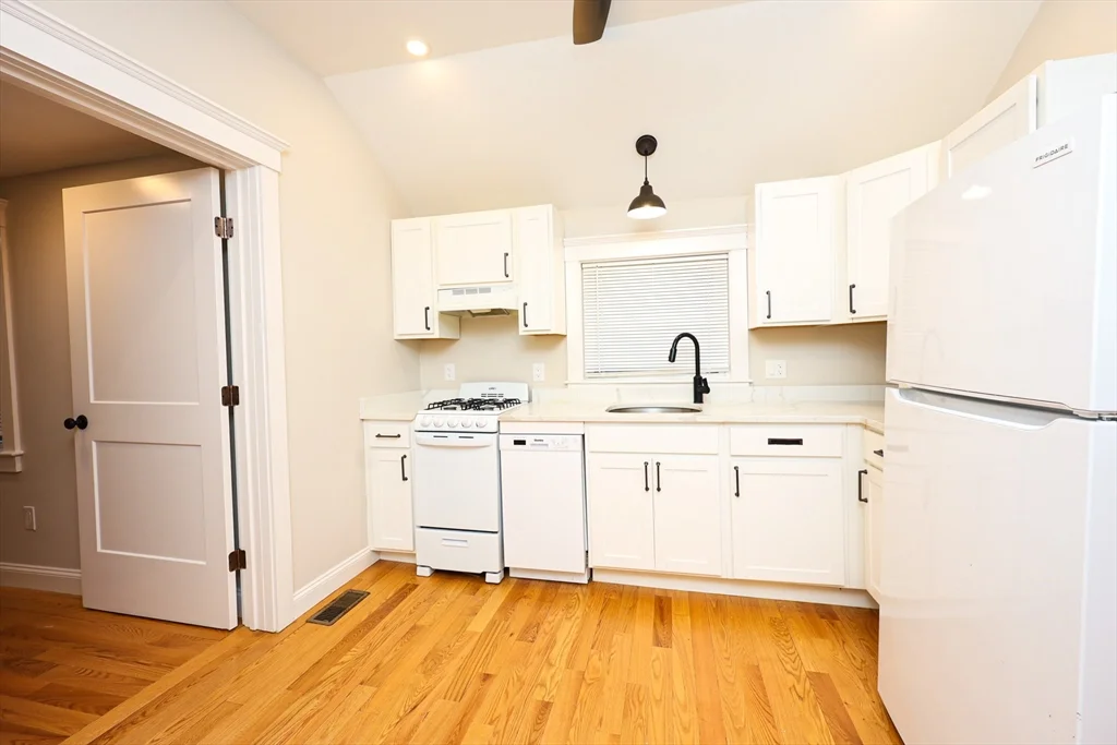 3 bed, 1 bath apartment for rent at 85 Oak St Unit 85, Randolph — photo 15 of 26