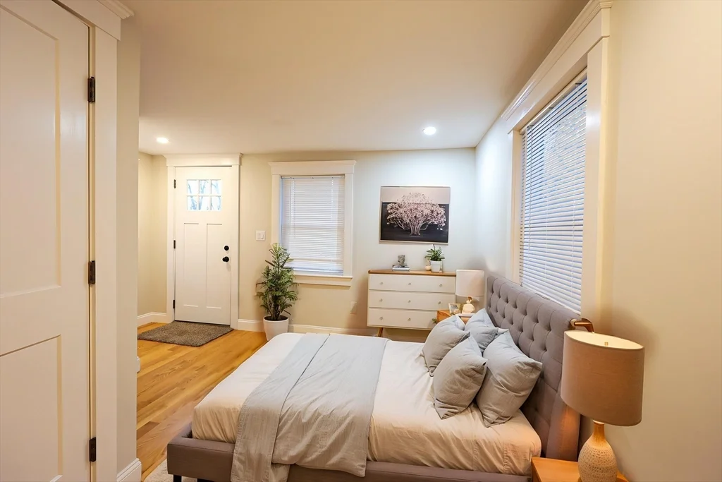 3 bed, 1 bath apartment for rent at 85 Oak St Unit 85, Randolph — photo 2 of 26