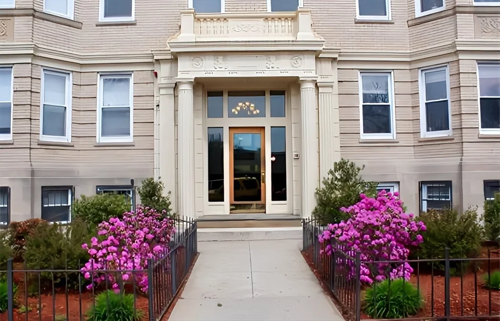 Studio bed, 1 bath apartment for rent at 85 Park Dr Unit 25, Fenway