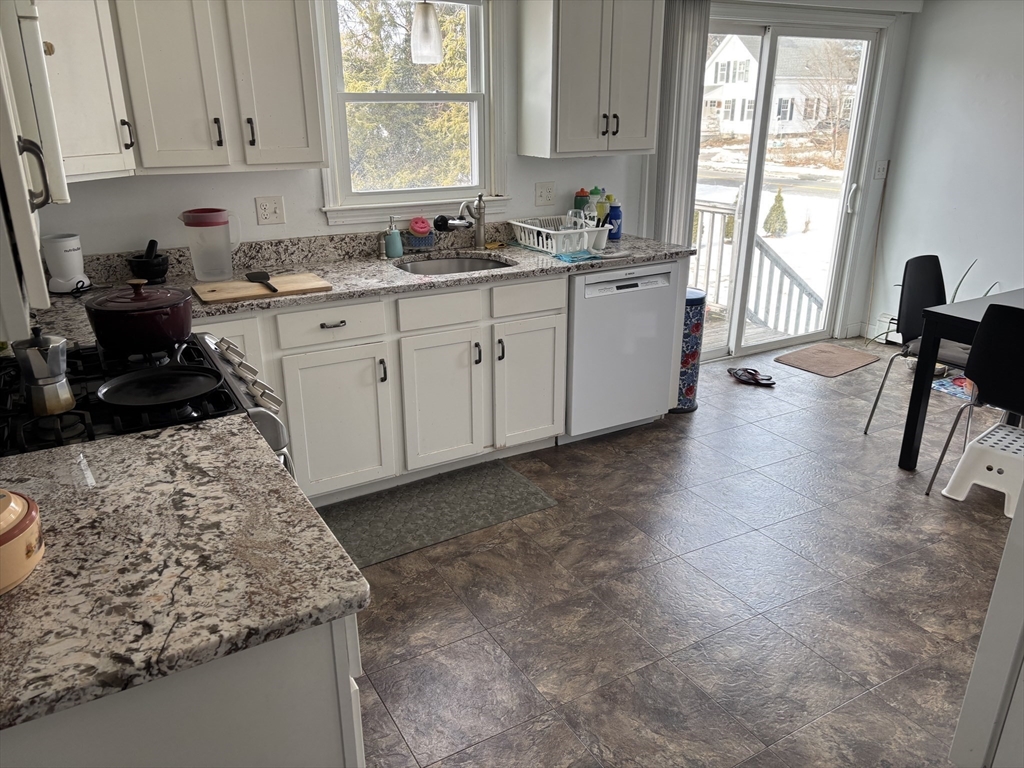 3 bed, 1 bath apartment for rent at 85 Park St Unit 85, Mansfield — photo 5 of 24