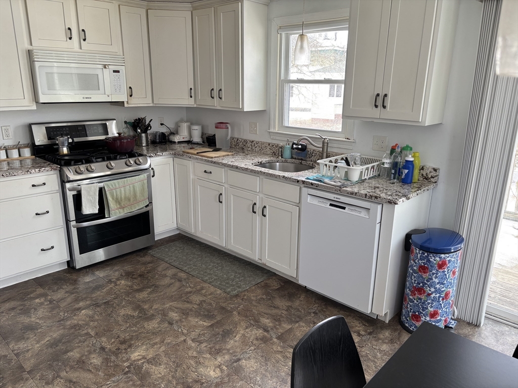 3 bed, 1 bath apartment for rent at 85 Park St Unit 85, Mansfield — photo 4 of 24