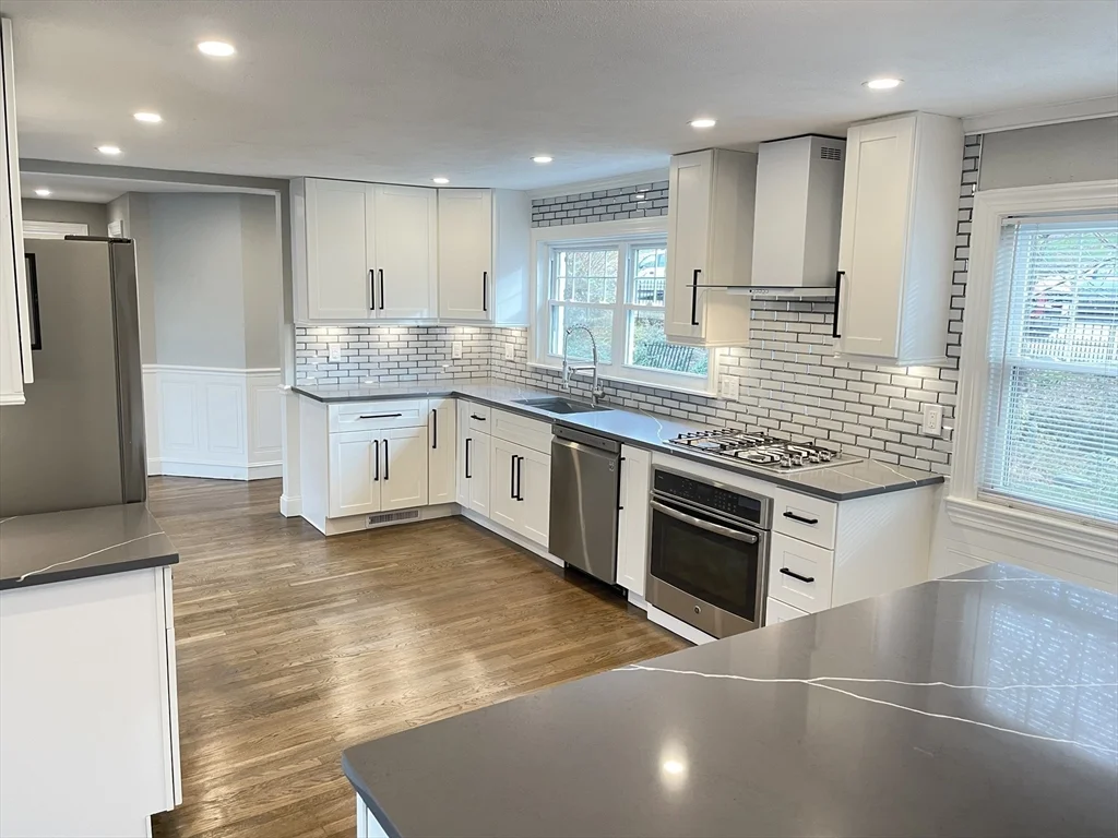 4 bed, 3 bath apartment for rent at 85 Regatta Rd, North Weymouth — photo 2 of 23