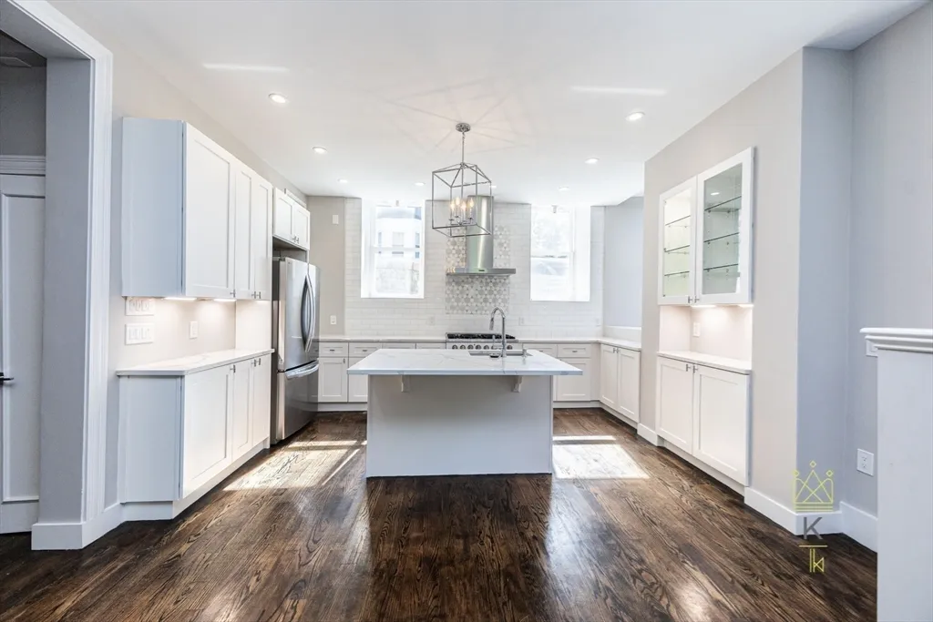 3 bed, 3 bath apartment for rent at 85 Regent St Unit 1, Roxbury — photo 8 of 33