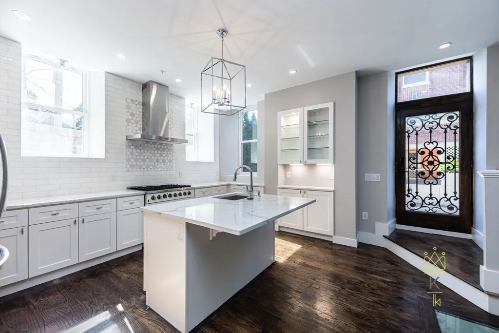 3 bed, 3 bath apartment for rent at 85 Regent St Unit 1, Roxbury — photo 3 of 33