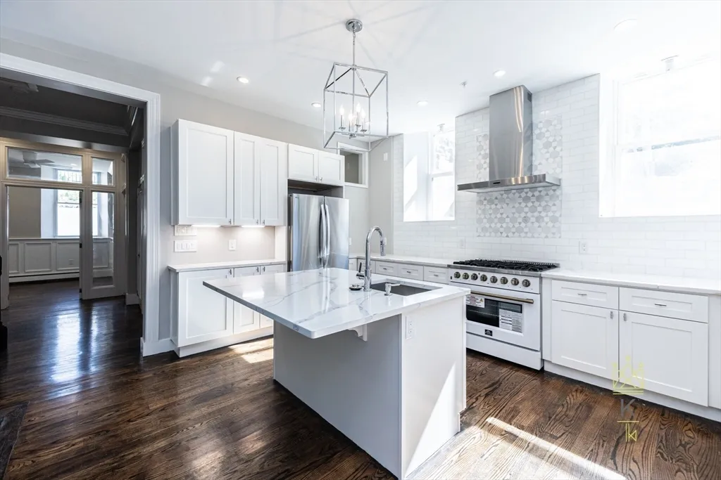 3 bed, 3 bath apartment for rent at 85 Regent St Unit 1, Roxbury — photo 4 of 33