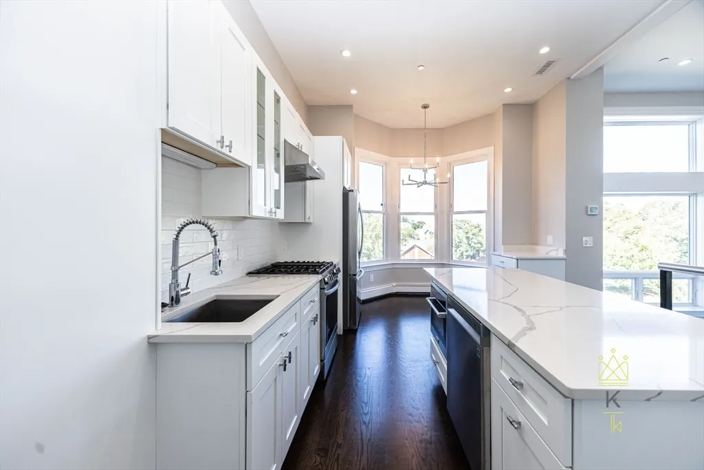 2 bed, 2 bath apartment for rent at 85 Regent St Unit 7, Roxbury — photo 3 of 22