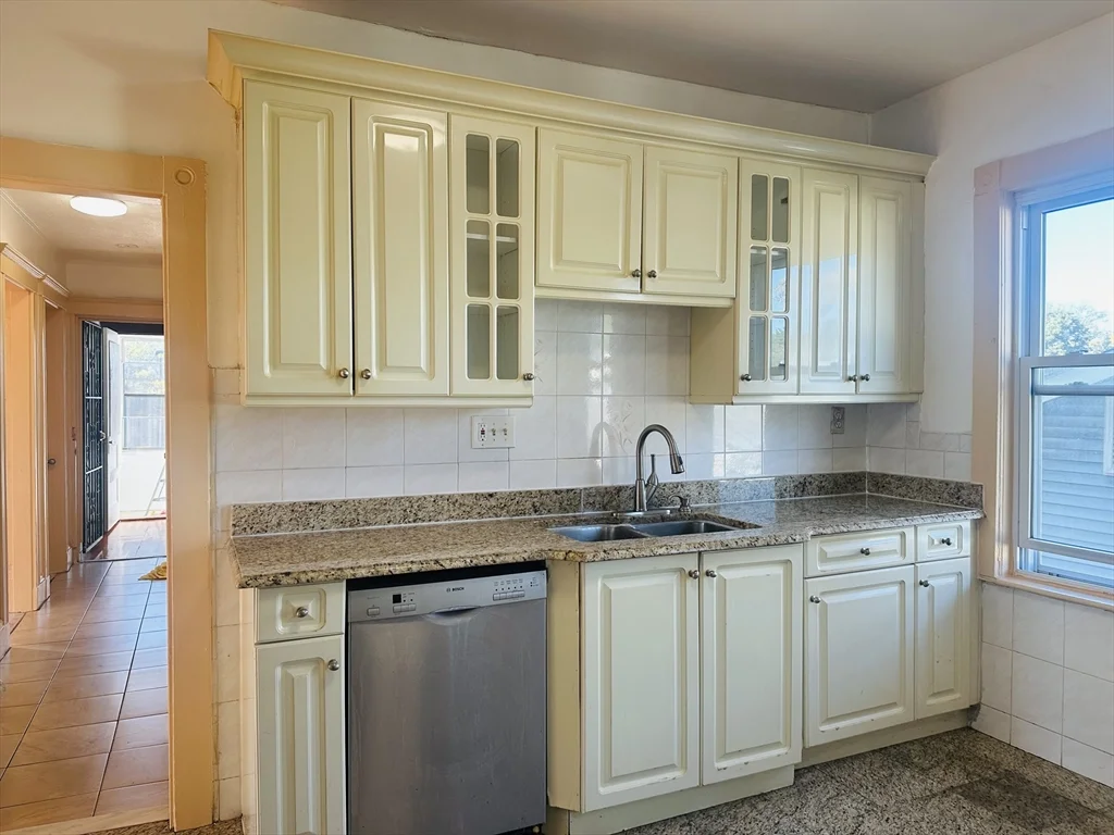 3 bed, 1 bath apartment for rent at 85 River St Unit 2, Mattapan — photo 5 of 9