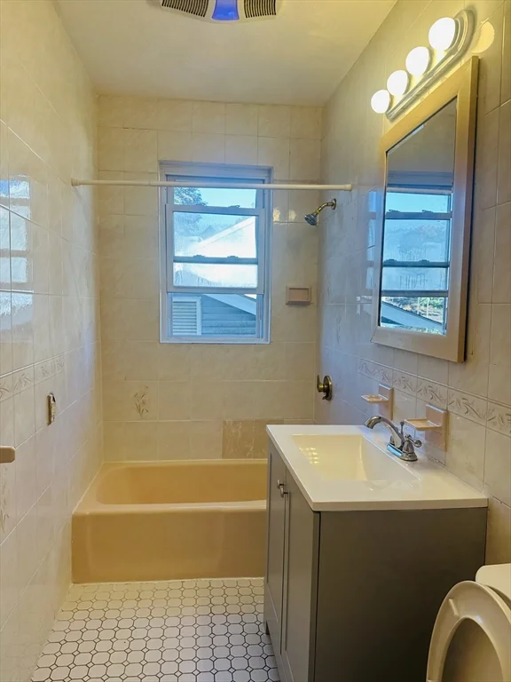 3 bed, 1 bath apartment for rent at 85 River St Unit 2, Mattapan — photo 8 of 9