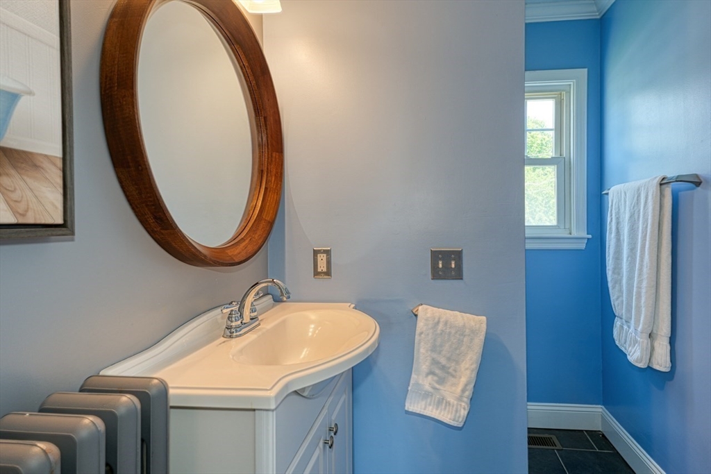 3 bed, 2 bath apartment for rent at 85 Roosevelt Rd, Medford — photo 24 of 36