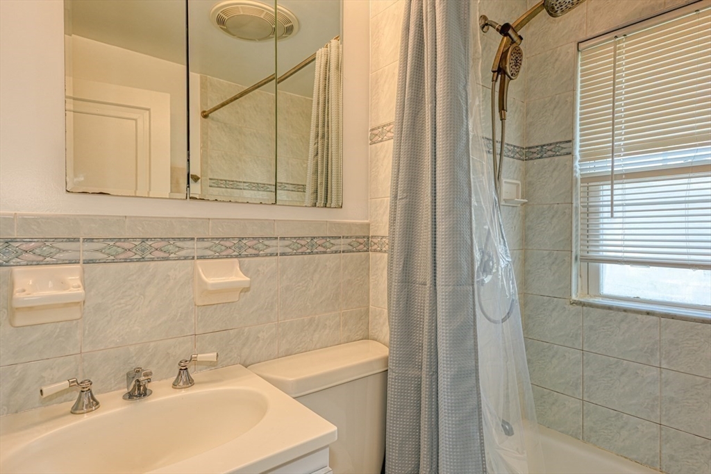 3 bed, 2 bath apartment for rent at 85 Roosevelt Rd, Medford — photo 23 of 36