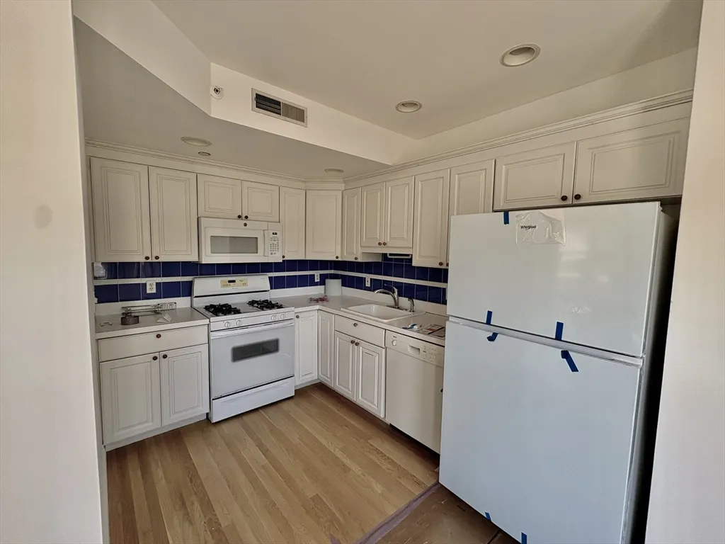 1 bed, 1 bath apartment for rent at 85 Sherman Unit 7, Neighborhood Nine — photo 2 of 12