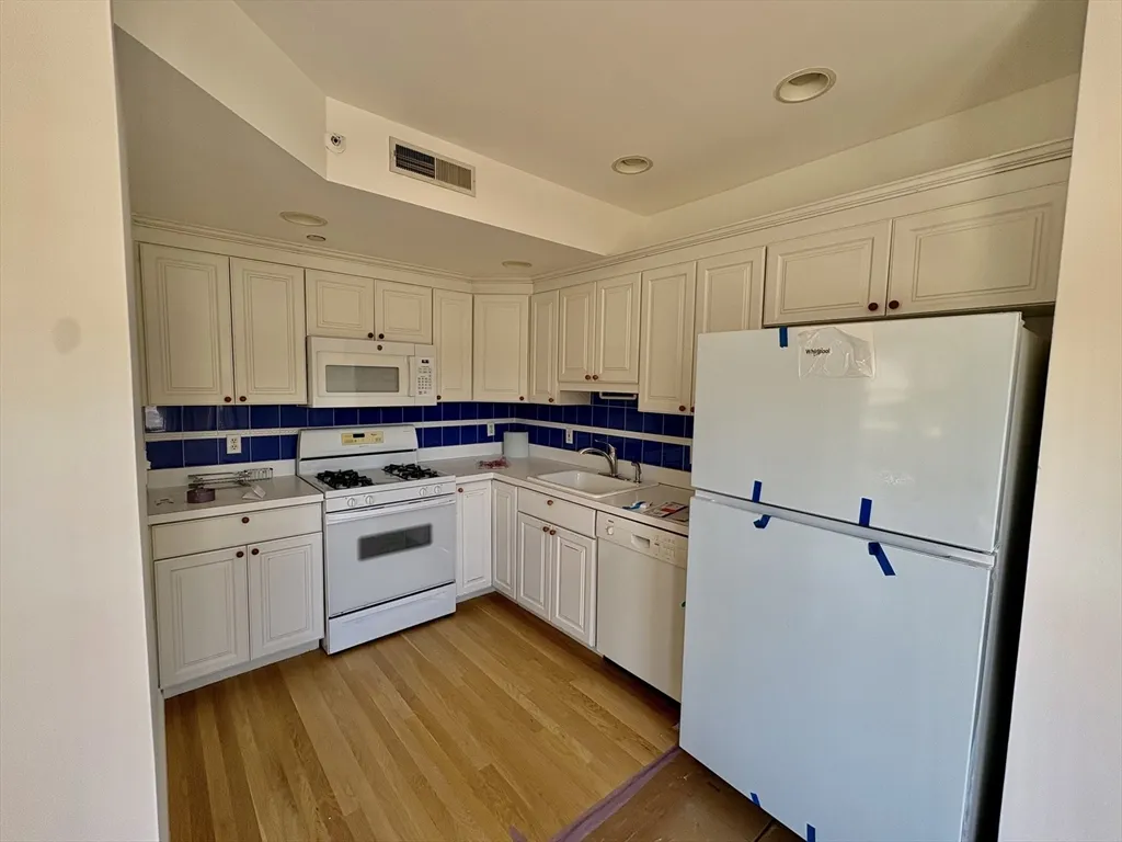 1 bed, 1 bath apartment for rent at 85 Sherman Unit 7, Neighborhood Nine — photo 3 of 12
